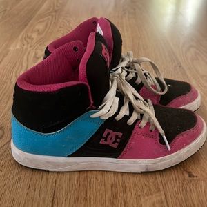 Boys DC Cure High-Top Shoes. Size 5.5